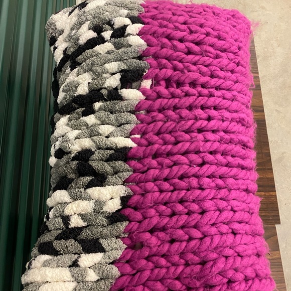 Hand woven wool throw - Picture 2 of 3